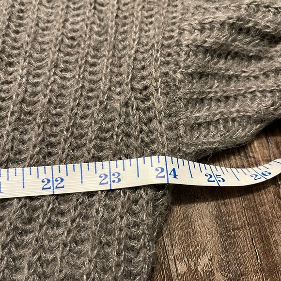 Elan Turtleneck Sweater, size L - Picture 9 of 10